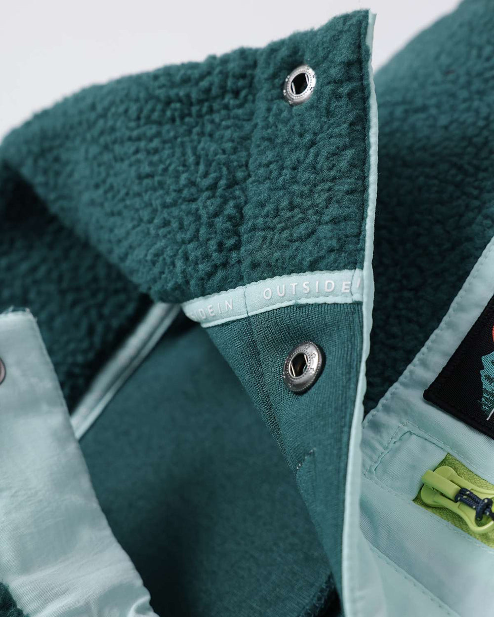 Evergreen borg fleece collar with metal snaps and white contrast facing