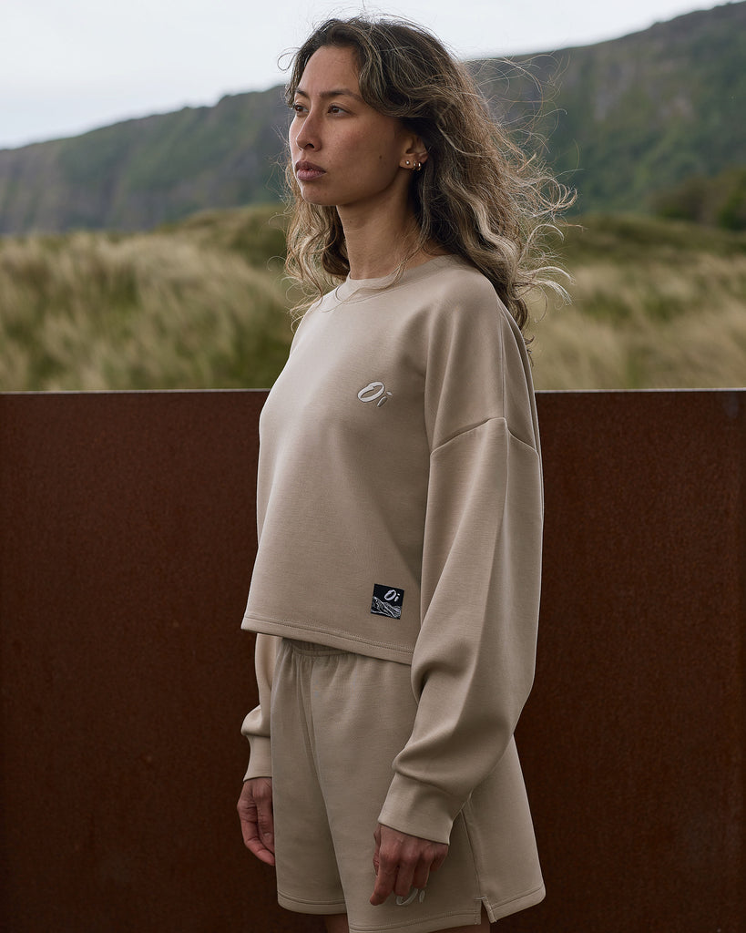 Women’s wheat cropped sweatshirt with 3/4 length cut