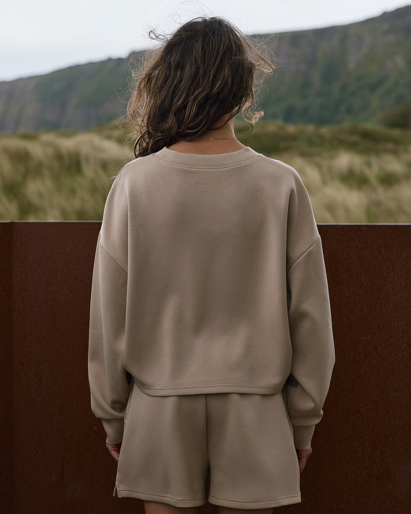 Women’s wheat cropped sweatshirt with 3/4 length cut