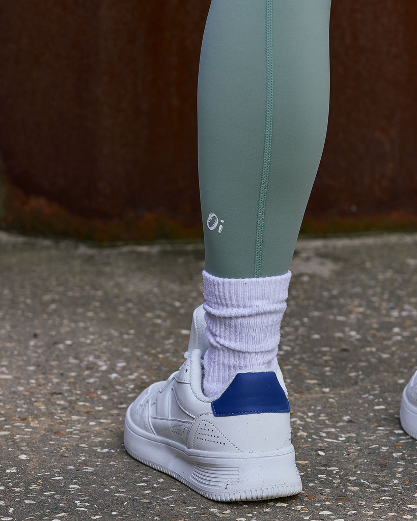 Jade Jamboree leggings in green, seamless front with side pockets